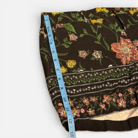 Old Navy Floral Black Cotton Chino Everyday Short Pink Yellow White Green size 6 - Picture 5 of 9